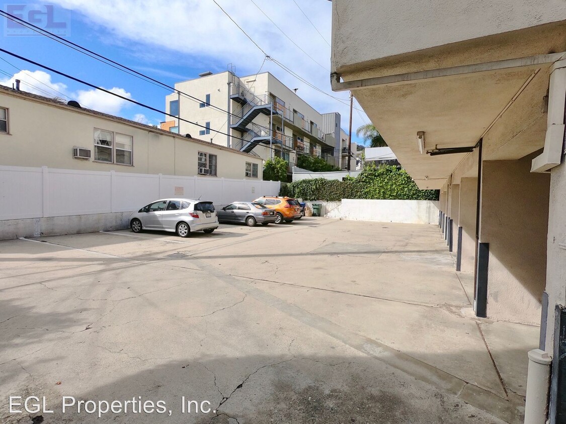 Primary Photo - 1235 Havenhurst Dr
