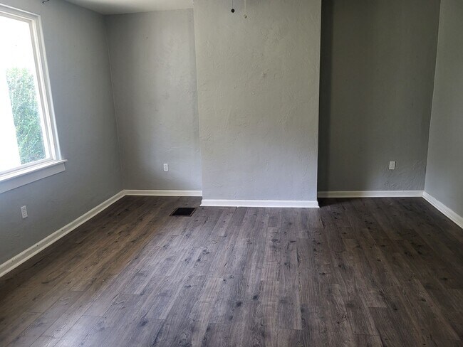 Foto del edificio - Spacious 2 bedroom in Mt Oliver! Available...