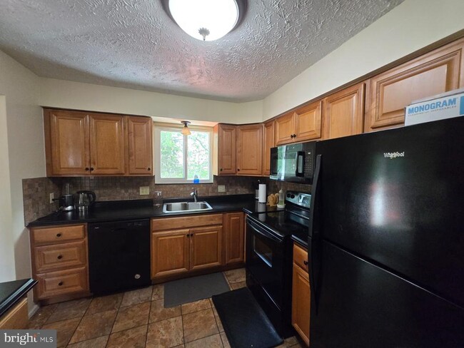 Foto del edificio - 13342 Jasper Ct