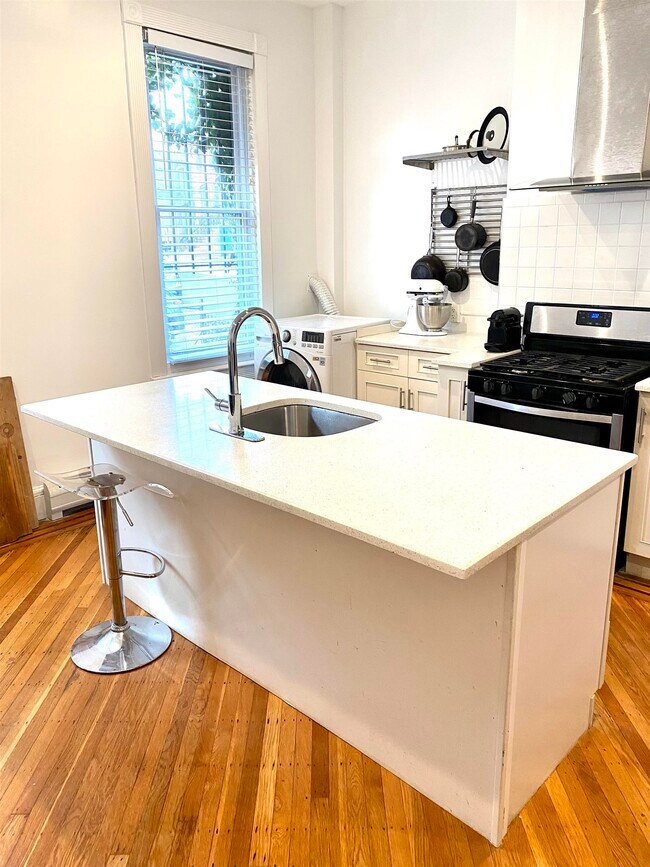 Building Photo - 41 Park Ave