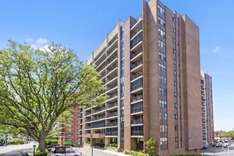 Building Photo - 44 Strawberry Hill Ave