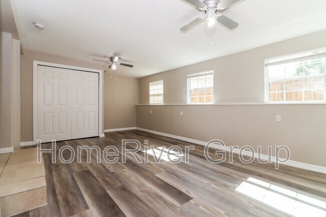 Foto del edificio - 3010 24th Ave N