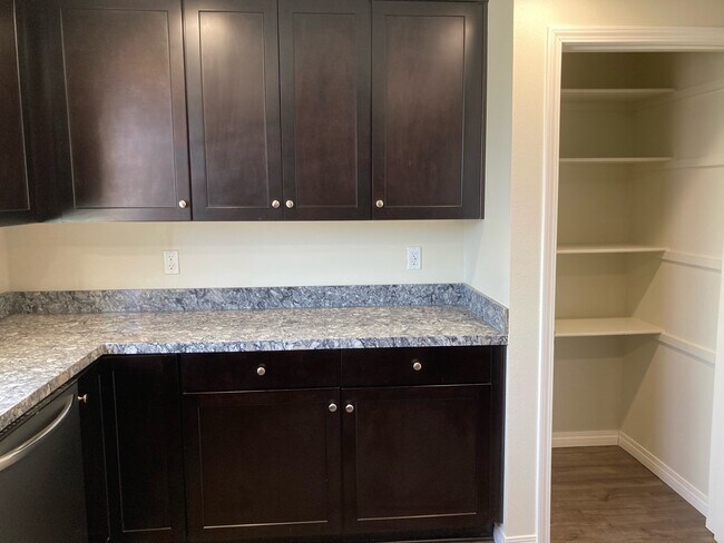 Foto del edificio - 10201 Mountair Ave