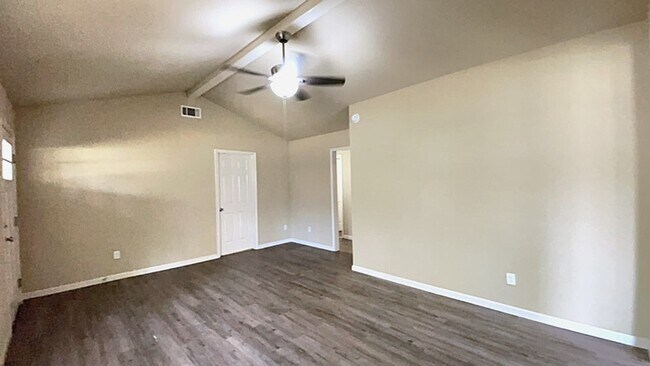 Building Photo - 325 Alex St