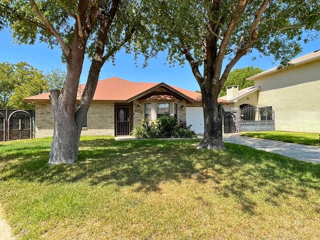 Building Photo - 306 Potranca Ct