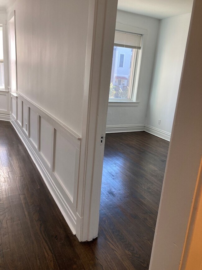 Foto del edificio - 1650 N Richmond St
