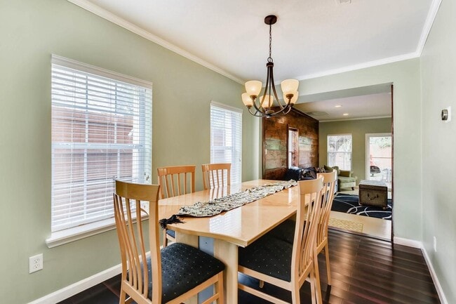 Building Photo - 5202 Pershing St