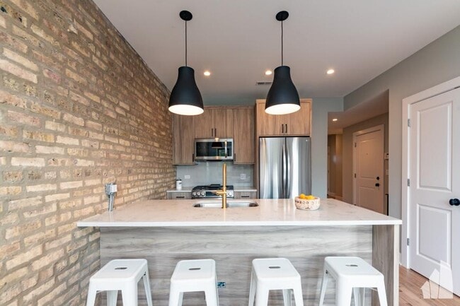 Building Photo - 2 bedroom in Chicago IL 60647