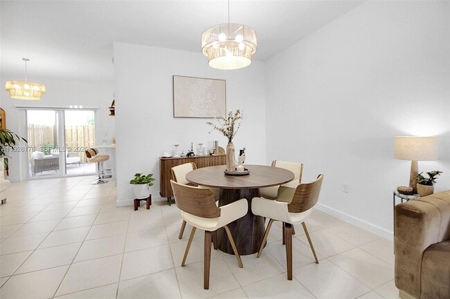 Foto del edificio - 2873 SE 24th Ct