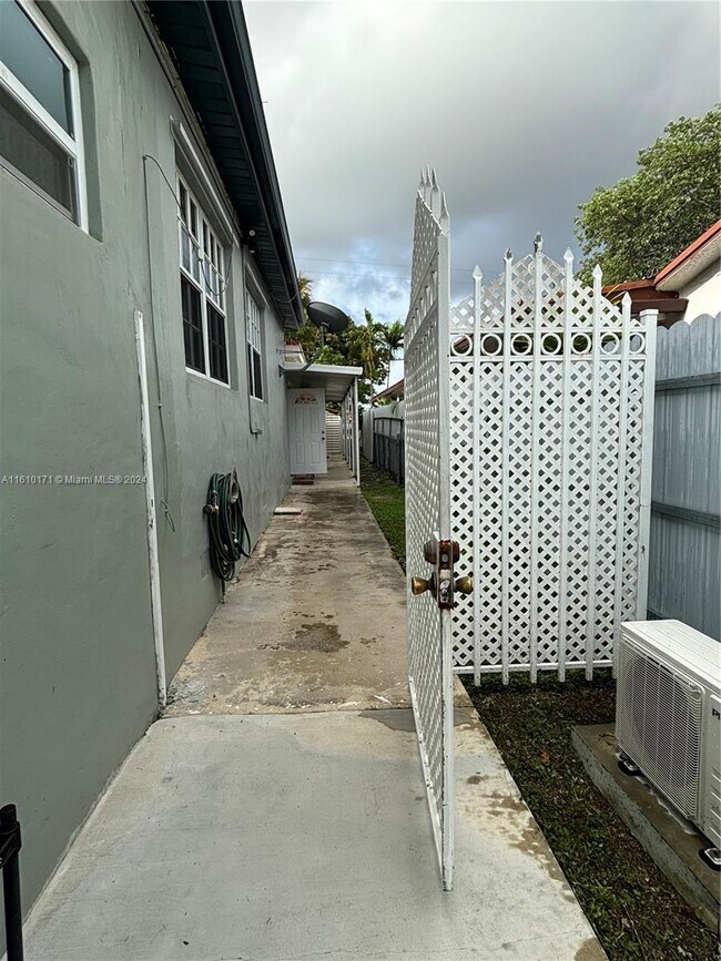Foto del edificio - 5150 NW 2nd St