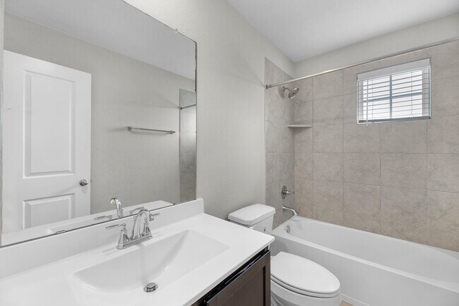 Foto del edificio - 24430 Piney Harbor Ln