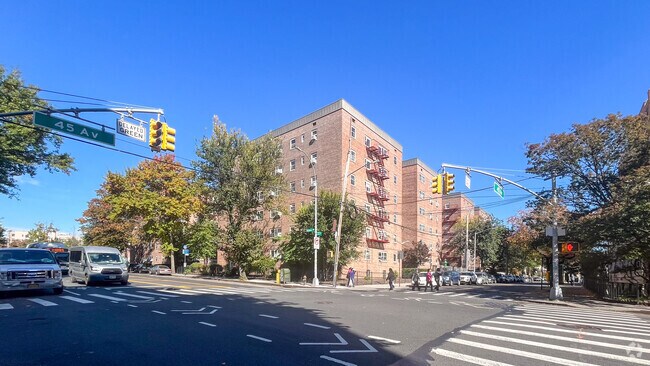 Context Photo - 4469 Kissena Blvd