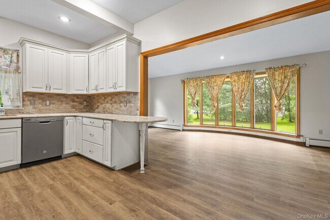 Foto del edificio - 570 Western Hwy S