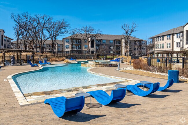 Piscina estilo resort - Reata West Apartments
