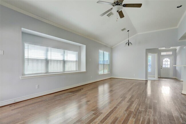 Foto del edificio - 14435 Summer Garden Dr