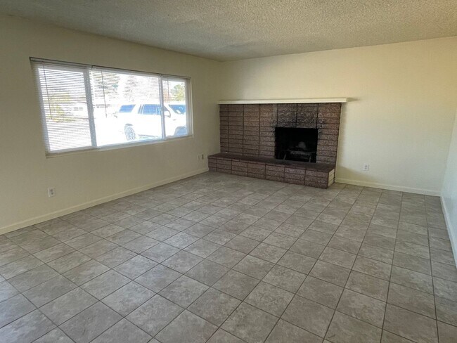 Foto del edificio - Apple Valley Home 4 Bedrooms, 2 Bathrooms,...