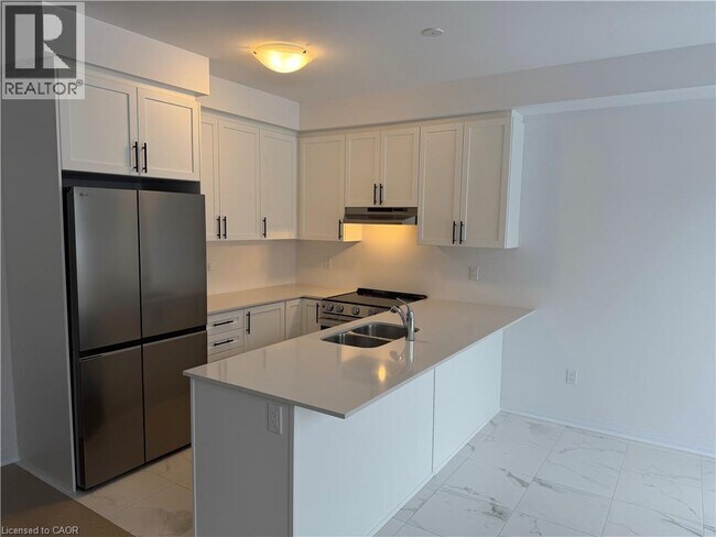 Building Photo - 125 Manuel St