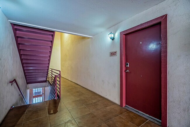 Foto del edificio - Walking Distance to ASU!