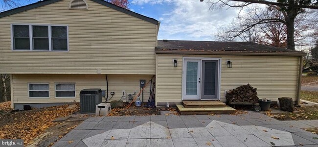 Building Photo - 9004 Flicker Pl