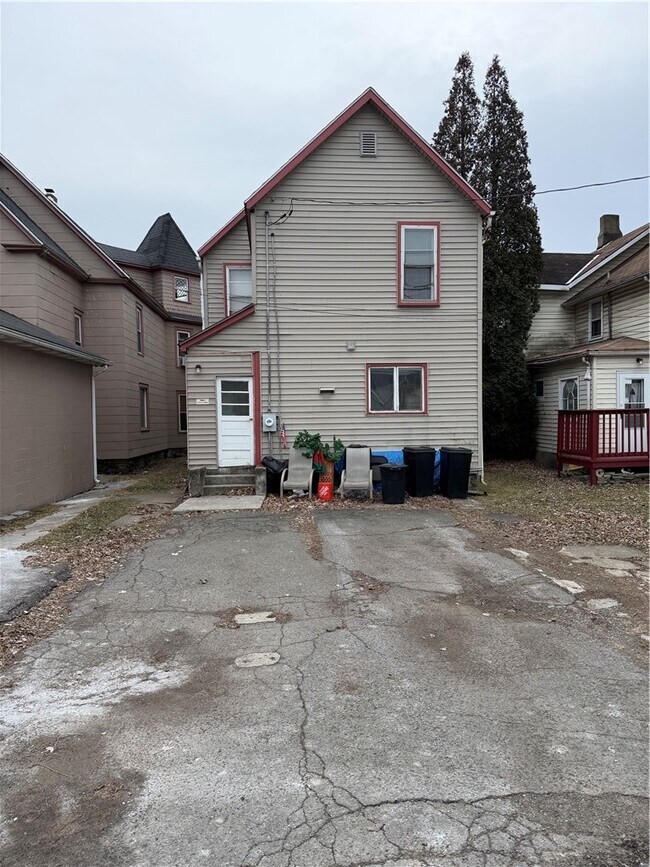 Foto del edificio - 311 Denison Pkwy E