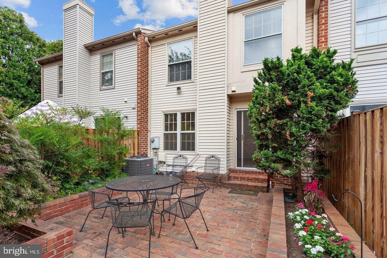Foto principal - Townhome in Pinecrest