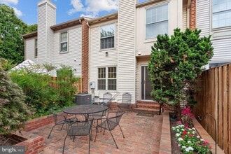 Building Photo - 6531 Kemper Lakes Ct