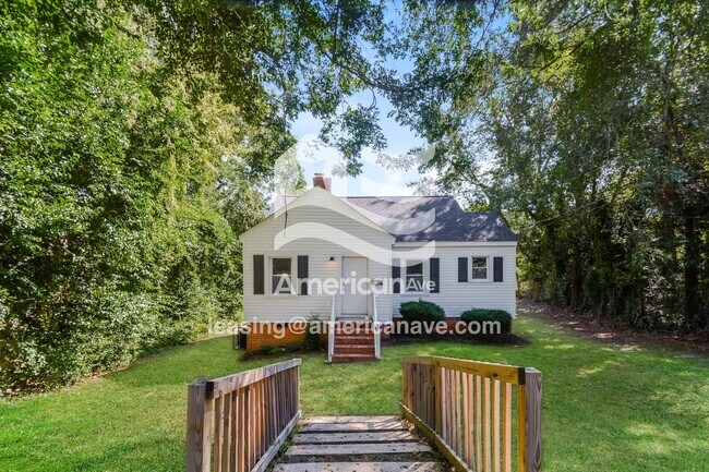 Foto del edificio - 130 Kensington Cir