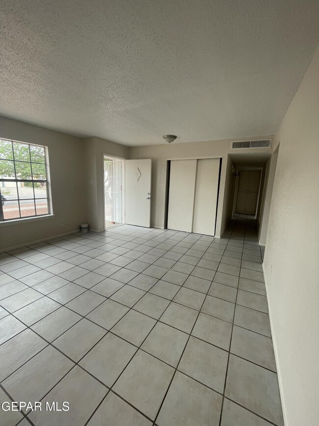 Building Photo - 10902 Bywood Dr