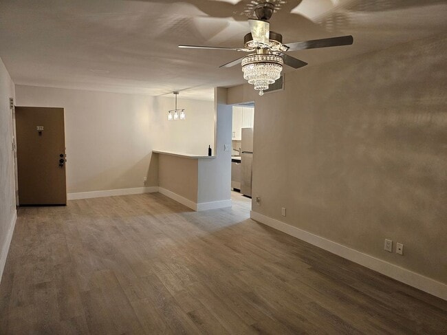 Building Photo - 5821 Washington St