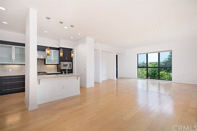 Building Photo - 402 Rockefeller