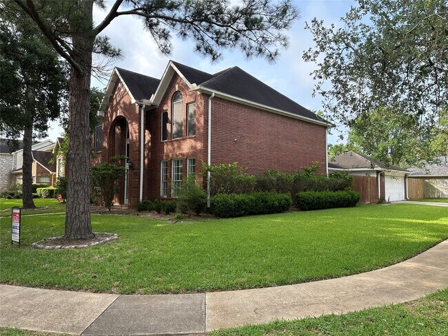 Building Photo - 2627 Double Lake Dr