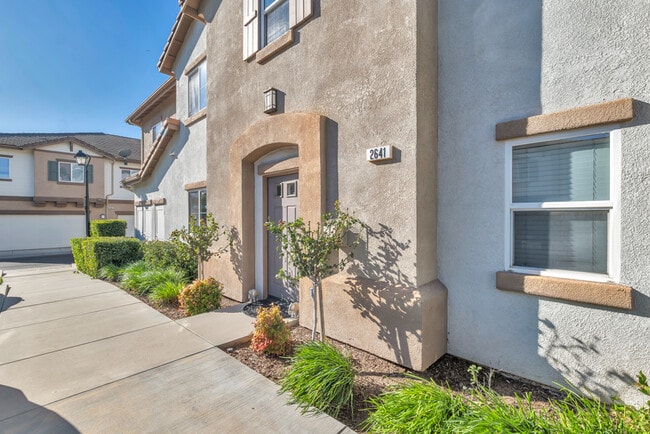 Building Photo - 2641 Night Jasmine Dr