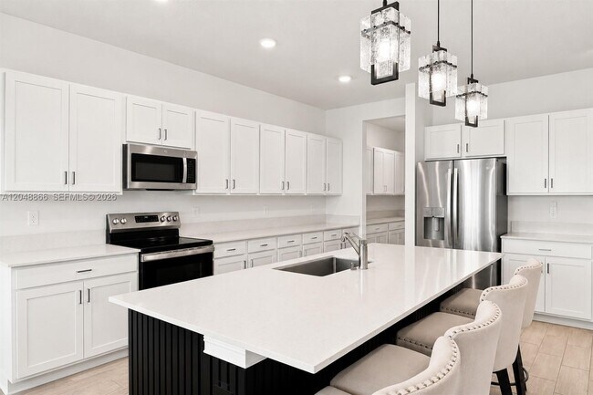 Building Photo - 12303 SW Roma Cir