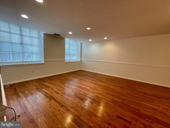 Foto del edificio - 1050 E Montgomery Ave