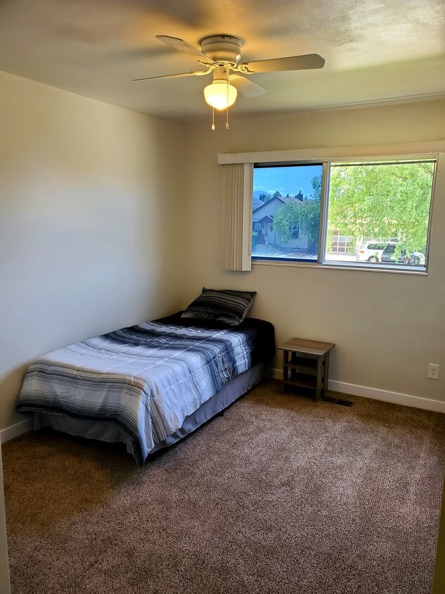 Primary Photo - 709 E 600 N