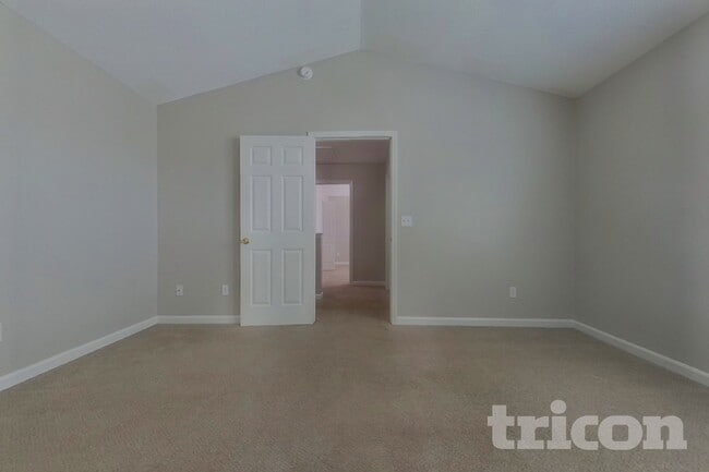 Building Photo - 390 Fox Trot Dr
