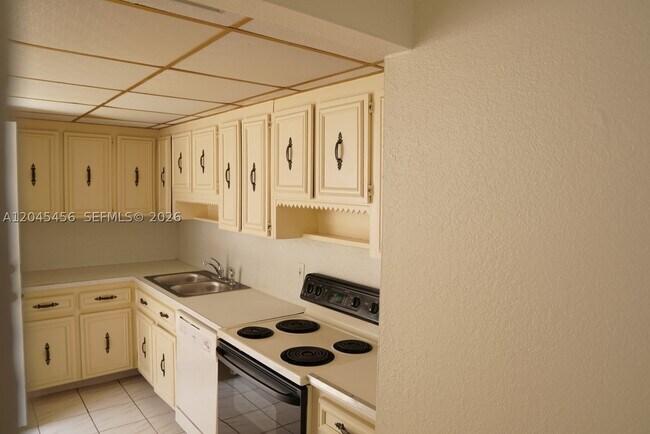 Building Photo - 1750 James 7K
