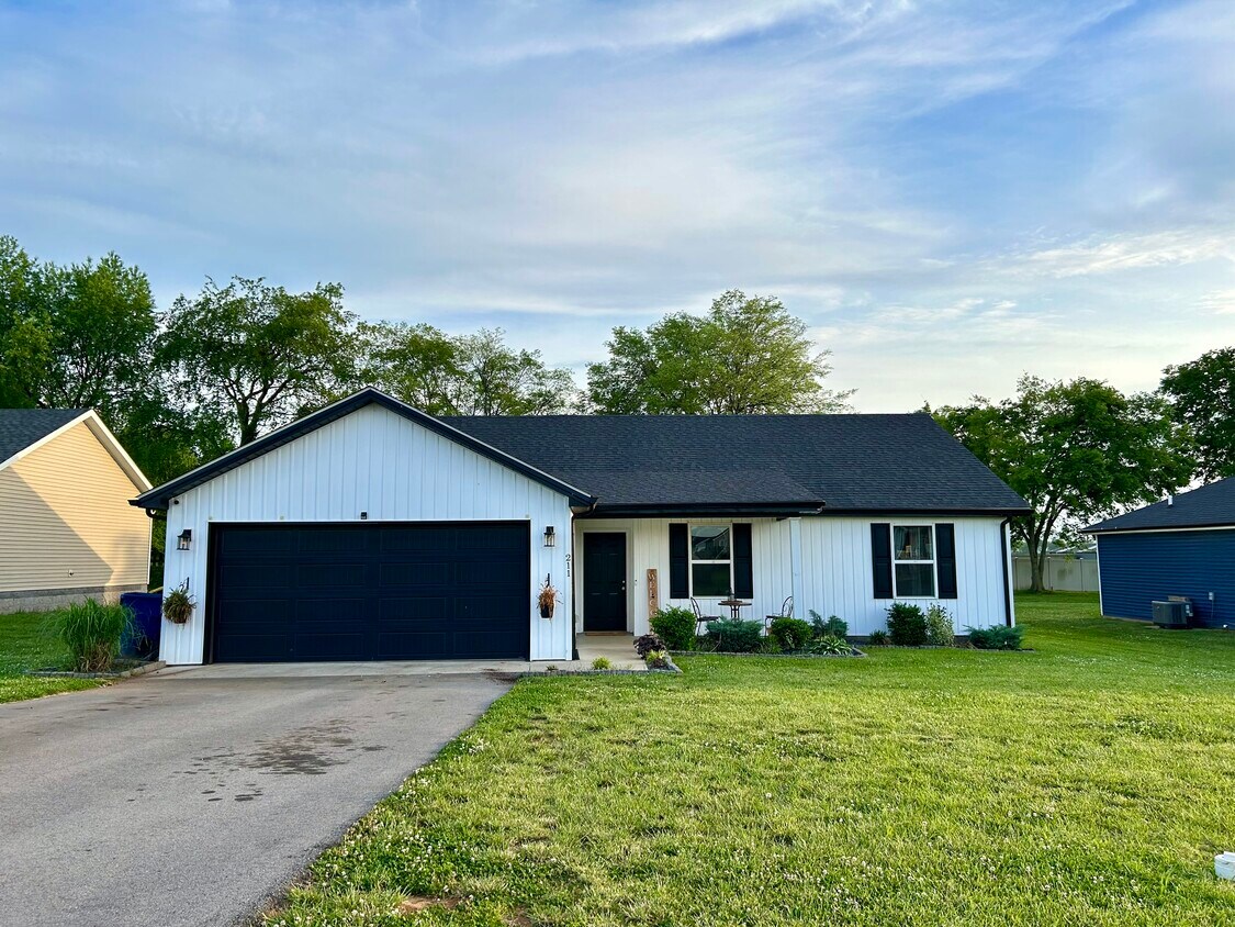 Primary Photo - 211 Victoria Way