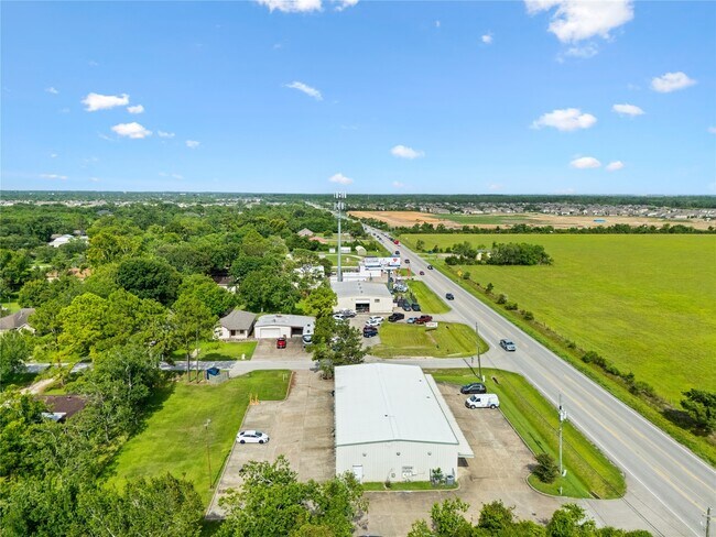 Foto del edificio - 8019 Farm to Market 517 Rd W