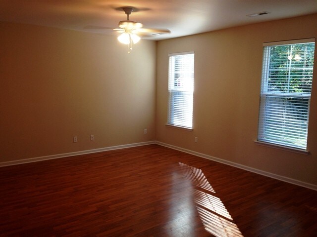 Building Photo - 3062 Nantuckett Avenue