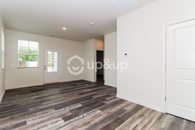 Building Photo - Fantastic 3bd/2ba home! Let yourself in!