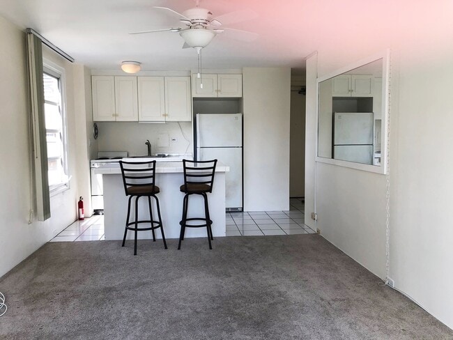 Building Photo - Waikiki - 1 bed 1 bath  w/ Parking - Utilities included!