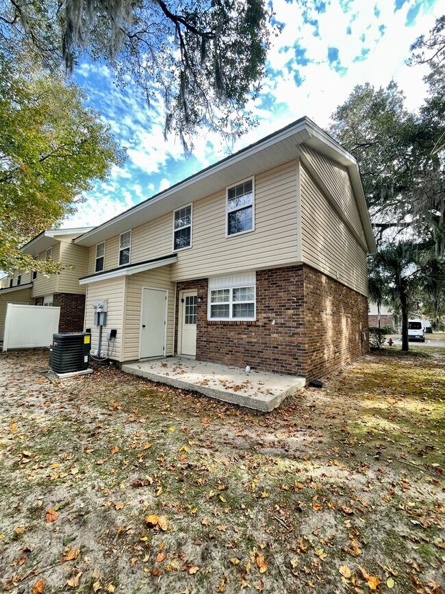 Foto del edificio - 2bd/2.5ba townhome super close to CCU/CMC/HGTC