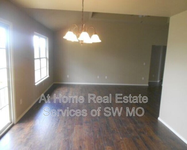 Building Photo - 3236 N Travis Ave