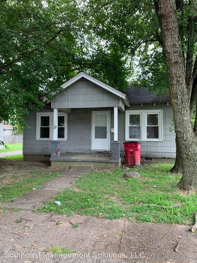 709 E Gladys St, Sikeston, MO 63801 House Rental in Sikeston, MO