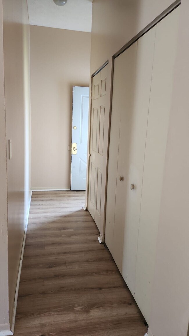 Foto del edificio - 1331-1333 Thurston St