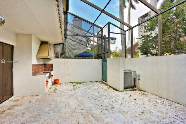 Building Photo - 7085 SW 67th Ave