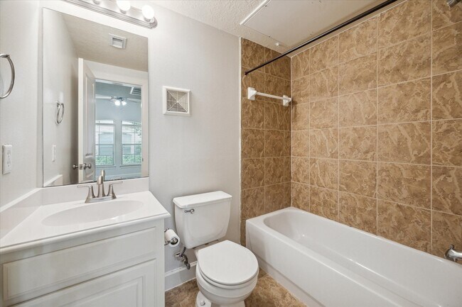 Foto del edificio - 1408 Birdsall St