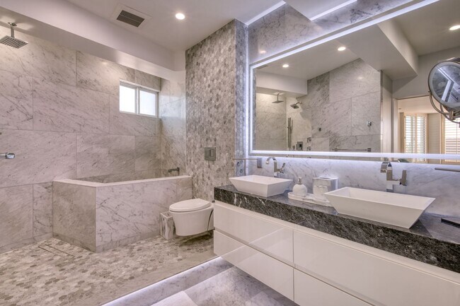 Foto del edificio - Gorgeous Home in Secured High-rise Buildin...