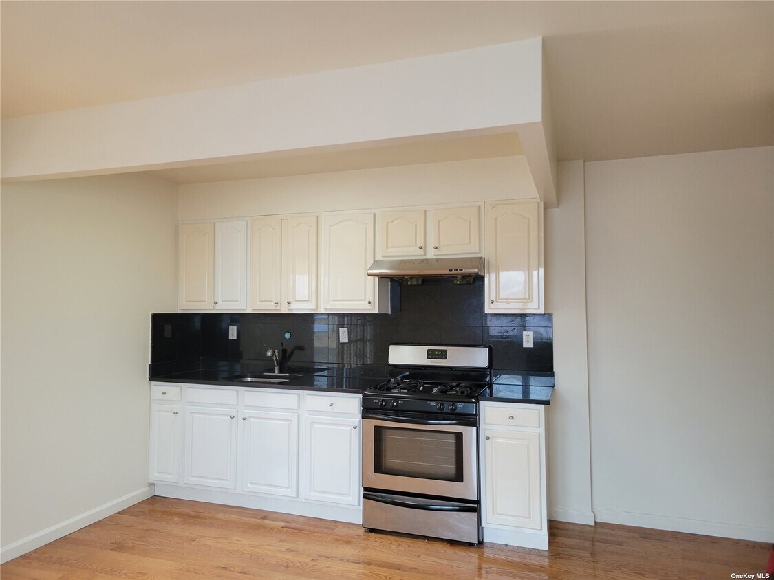 4024 191st St, Queens, NY 11358 Room for Rent in Queens, NY